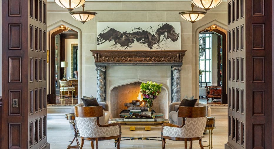 The Lodge in Hunters Creek's seating area with a prominent fireplace.