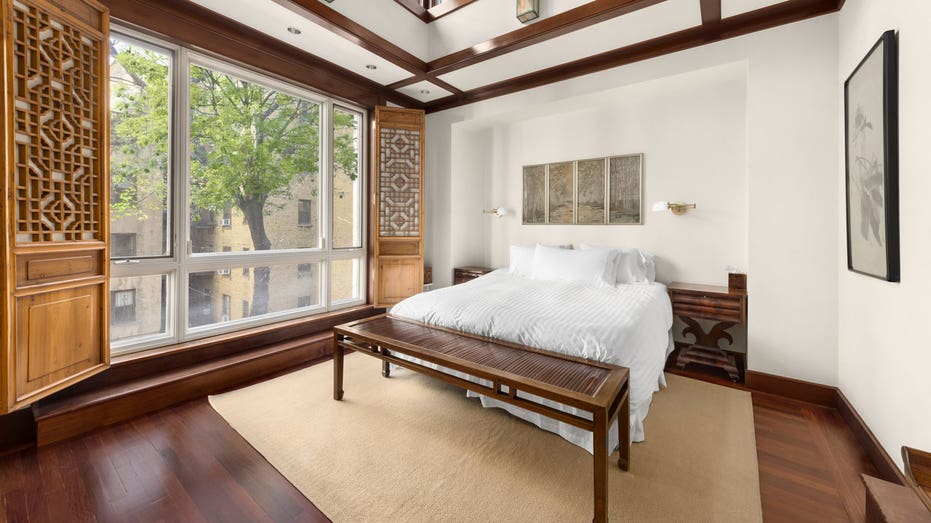 bedroom of NYC townhome