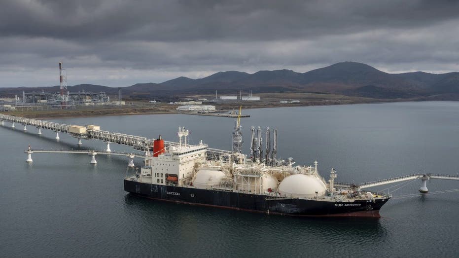 LNG Tanker sets sail