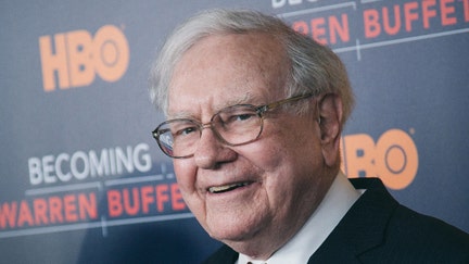 NEW YORK, NY - JANUARY 19:  (Editors Note: Image has been processed using digital filters)   Warren Buffett attends the "Becoming Warren Buffett" World Premiere at The Museum of Modern Art on January 19, 2017 in New York City.  (Photo by J. Kempin/Getty Images)